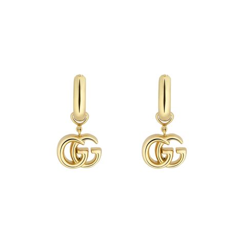 Defining a pair of Gucci mini hoop earrings, the Double G is elevated in 18ct yellow gold. The emblematic logo is inspired by an archival design from the '70s, a hallmark era of the House. These Gucci GG Running earrings measure 24mm and have a hinged bar and clip fitting. Italy Wardrobe, Gucci Earrings, Wearable Jewelry, Brand Earrings, Necklace Charms, Real Gold Jewelry, Gucci Jewelry, Luxury Earrings, Mini Hoop Earrings