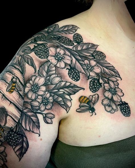 Bee And Fruit Tattoo, Berry Tattoo Black And White, Bee And Blackberry Tattoo, Wild Blackberry Tattoo, Neotraditional Blackberry Tattoo, Blackberry Tattoo, Honeycomb Tattoo, Blackberry Bramble, Tattooed Girls