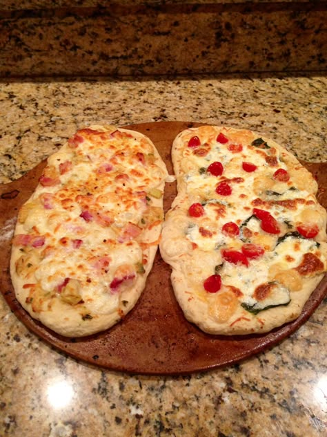 Flatbread Pizza Recipe, Flatbread Dough, Homemade Flatbread, No Yeast Bread, Flatbread Recipe, Flatbread Recipes, Flatbread Pizza, Flat Bread, Pizza Recipes Dough