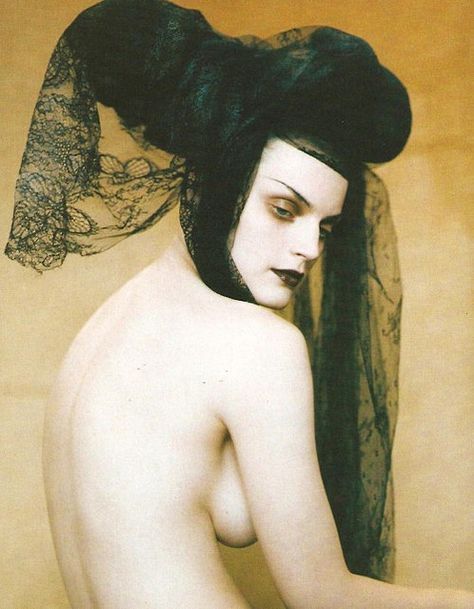 Black lace Guinevere Van Seenus, Creation Photo, Paolo Roversi, Robert Mapplethorpe, Foto Art, Vogue Italia, Dark Beauty, Dark Fashion, Headdress