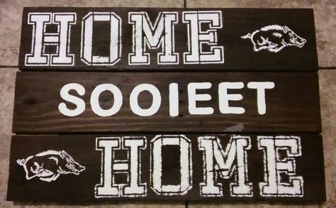 DIY pallet wood Arkansas razorback sign, home sooieet home. Pallet Home Decor, Arkansas Razorback, Home Sweet Home Sign, Home Sign, Arkansas Razorbacks, Pallet Art, Diy Pallet, Pallet Wood, Home Sweet Home