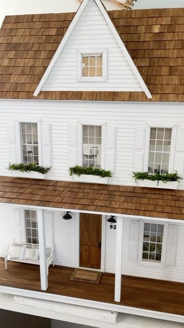 Dollhouse Building Tips, Aesthetic Dollhouse Interior, Hobby Lobby Dollhouse, Mckinley Dollhouse, Nantucket Exterior, Dollhouse Aesthetic, Dollhouses Ideas, Farmhouse Dollhouse, Maileg Doll House