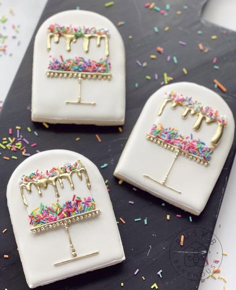 Birthday Sugar Cookies, Happy Birthday Cookie, Cookies Decoradas, Royal Iced Cookies, Cookie Cake Birthday, Cookies Birthday, Birthday Cookie, Sugar Cookie Ideas, Iced Sugar Cookies