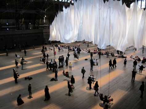 Large white curtains hang from the ceiling of the Park Avenue Armory for Ann Hamilton's latest installation art Manhattan Park, Ann Hamilton, Interactive Art, Park Avenue, Sculpture Installation, Art Installation, Art Installations, Stage Design, Extended Play