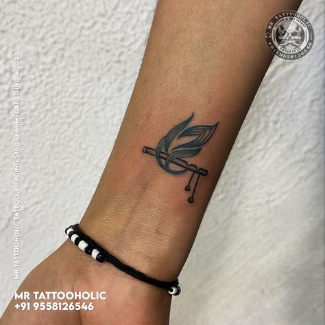 Any Tattoo & Tattoo Removal-Piercing inquiry 🧿 📱Call:- 9558126546 🟢Whatsapp:- 9558126546 ________________ #krishnatattoo #lordkrishna #peacockfeathertattoo #feathertattoo #flutetattoo #bansuri #smalltattoo #cutetattoo #girltattoo #girlstattoos #mrtattooholic #ahmedabad #ahmedabadtattoo #ahmedabadtattoostudio #tattooartistinahmedabad #tattooartist #tattoostudio #tattooshop #tattoodesign #tattooartwork #finelinetattoo #besttattoos #artistsoninstagram #artistic #ink #tattoolife #krishnasy Bansuri Tattoo, Flute Tattoo, Any Tattoo, Infinity Symbol Tattoo, Krishna Tattoo, Peacock Feather Tattoo, Peacock Tattoo, Symbol Tattoo, Classy Tattoos