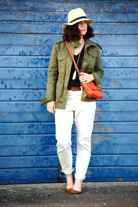 Cream Jeans with a Utility Jacket ( & #Passion4Fashion Linkup!) Military Green Jacket Outfit, Khaki Street Style, Utility Jacket Outfit, Green Jacket Outfit, Denim Utility Jacket, Winter Jacket Outfits, Lunch Outfit, Green Denim Jacket, Hat Cream