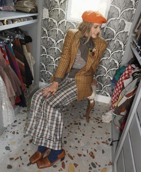 Contrasting Outfits, Eclectic Grandma, Pattern Clashing, Outfit Info, Recycled Outfits, Pattern Outfits, Grandma Fashion, Dopamine Dressing, Gucci Style