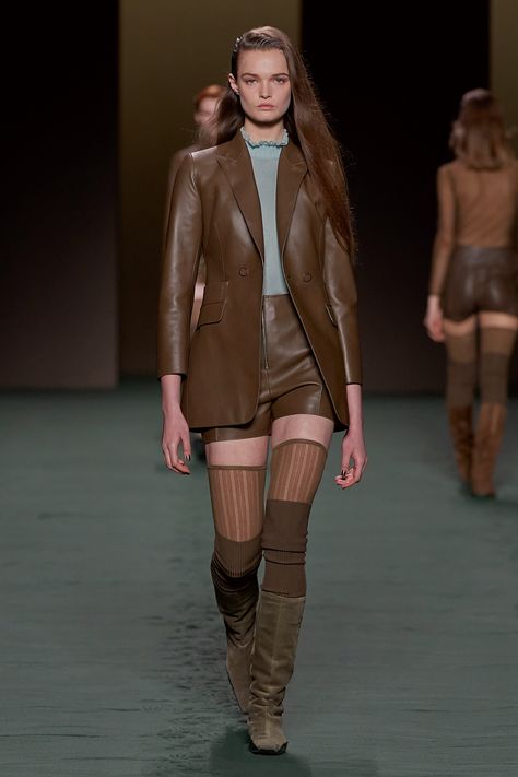 Winter Home Outfit, Leather Couture, Hermes Fashion, Leather Trend, Fall 2022, Outfit Inspo Fall, Fashion Show Collection, Winter Fashion Outfits, Womens Fall