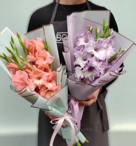 Gladiolus Flower Bouquet, Gladiolus Bouquet, Gladiolus Arrangements, Graduation Flowers, Diy Bouquet Wrap, Gladiolus Flower, Flower Bouquet Diy, Boquette Flowers, Flower Gift Ideas