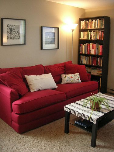 Decor With Red Couch, Light Floors Dark Furniture, Red Sofa Living Room Ideas Color Combos, Red Sofa Decorating, Red Couches, Red Furniture Living Room, Red Sofa Living, Red Sofa Living Room, Red Couch Living Room