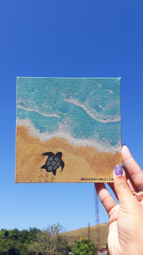 para quem gosta de praia e das tartarugas fofas haha Beachy Aesthetic Painting Easy, Mini Canvas Art Beach, Things To Paint With Friends, Painting Inspo Simple, Painting Ideas Beach, Beach Paintings On Canvas, Beach Painting Ideas, Beach Drawings, Cute Painting Ideas On Canvas