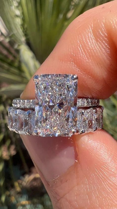 Radiant Ring And Wedding Band, Flashy Wedding Rings, Unique Radiant Engagement Ring, Radiant Cut Ring With Wedding Band, Good Wedding Ring, 4 Carat Engagement Rings, Engagement Rings Diamond Band, Radiant Wedding Band, Wedding Ring With Band