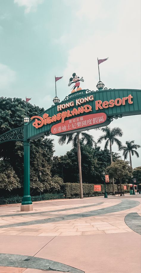 Hong Kong Disneyland Aesthetic, Hk Disneyland, Hongkong Disneyland, Disney Dreams, Hong Kong Disneyland, Hong Kong Travel, Best Friend Photos, Disney Dream, Friend Photos