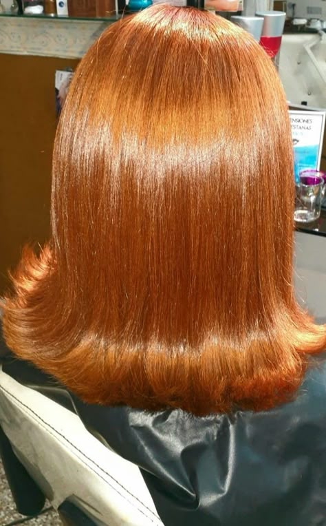 Sixties Hairstyles, Curled Ends Hair, Medium Shaggy Haircuts, Flip Bangs, Flipped Hair, Boyfriend Hair, Red Hair Colors, 60s Hair, Middle Part Hairstyles