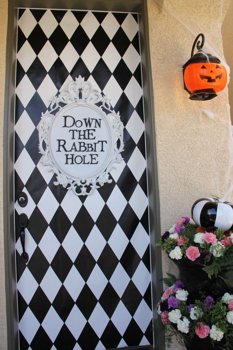 Alice In Wonderland Kitchen Theme, Alice In Wonderland Door Decoration, Disney Homecoming, Middle School Classroom Themes, Alice In Wonderland Door, Tim Burton Party, Halloween Alice In Wonderland, Wonderland Halloween, Office Halloween