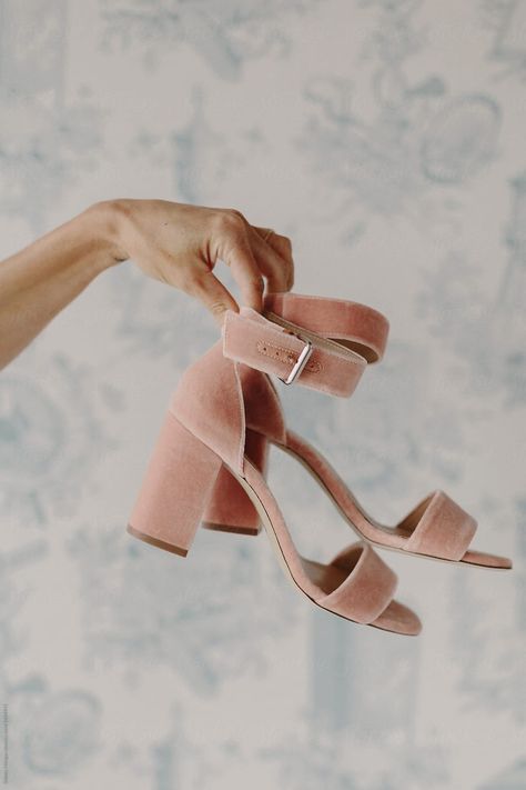 Pink Velvet Shoes, Pink Shoes Heels, Pink Bridal Shoes, Wedding Shoes Bride, Pink Wedding Dresses, Beautiful Heels, Velvet Shoes, Velvet Heels, Pink Bridal