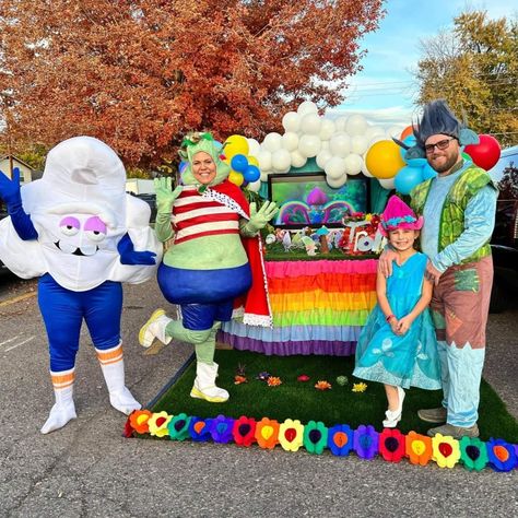 Trolls Halloween trunk or treat Trolls Trunk Or Treat Ideas For Cars, Trolls Trunk Or Treat Ideas, Trolls Trunk Or Treat, Trunk Or Treat Ideas, Carnival Ideas, Troll Costume, Halloween 23, Play Pretend, Trolls Movie