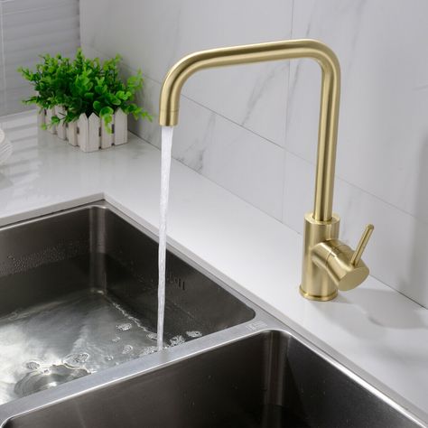 Hampton Style Kitchen, Brass Kitchen Sink, Hamptons Kitchen, Gold Faucet, Stainless Sink, Kitchen Redesign, Brass Tap, Stainless Steel Sink, Sink Mixer Taps