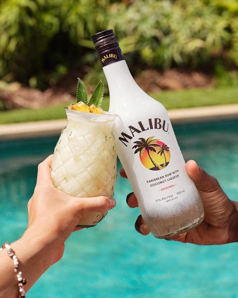 Celebrate Summer Fridays With Malibu Rum’s #FunshineFriday Campaign Malibu Rum Drinks, Malibu Pineapple, Coconut Liqueur, Malibu Drinks, Rum Tasting, Malibu Coconut, Flavored Rum, Coconut Drinks, Malibu Rum