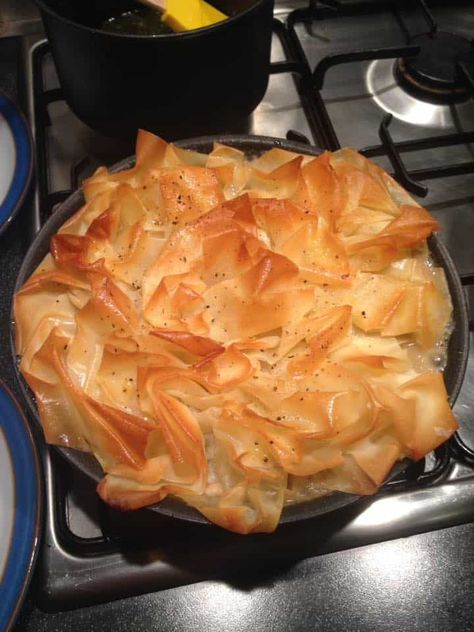 Lucy's Easy Chicken and Bacon Filo Pie Easy Chicken Pie, Filo Pastry Recipes Savoury, Filo Pastry Pie, Filo Pastry Recipes, Filo Pie, Phyllo Dough Recipes, Phyllo Recipes, Bacon Pie, Chicken And Bacon