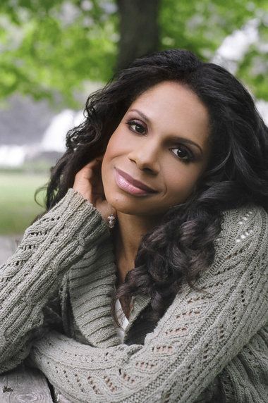 Just had the pleasure of seeing Audra McDonald on Broadway in "The Gershwins' Porgy and Bess"! Audra Mcdonald, Influential People, Music Centers, Tony Awards, I Love Music, Beautiful Curves, African American Women, Beautiful Black Women, American Actress