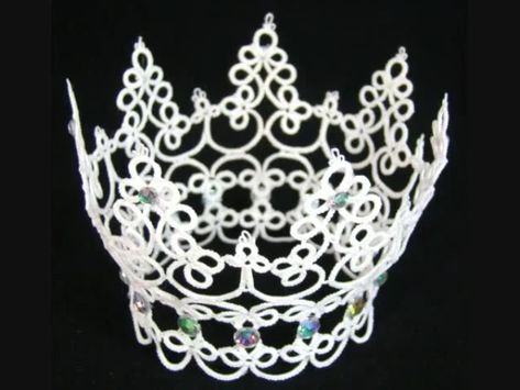 Create durable and elegant lace projects by learning how to tat! Find out where to find the materials you'll need and learn to make a ring, the basic stitch. Tatting Patterns Free, Crochet Crown, Tatting Tutorial, Tatting Jewelry, Needle Tatting, Tatting Lace, Tatting Patterns, Irish Lace, Bobbin Lace