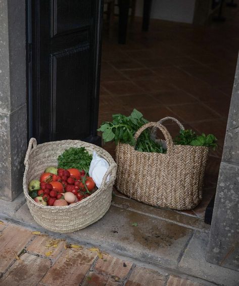 Fruits And Veggies Aesthetic, Veggies Aesthetic, British Village, Homestead Life, Quiet Life, Village Life, Community Gardening, Fig Tree, Fresh Fruits