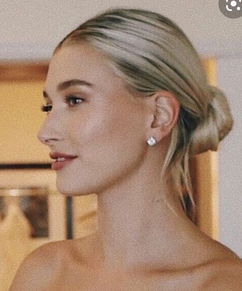 Pixie Haircut Tutorial, Low Bun Wedding Hair, Bride Hairstyles Updo, Glamorous Hairstyles, Bridesmaid Hair Inspo, Hairstyle For Short Hair, Hairstyle For Short, Layered Pixie, Wedding Bun Hairstyles