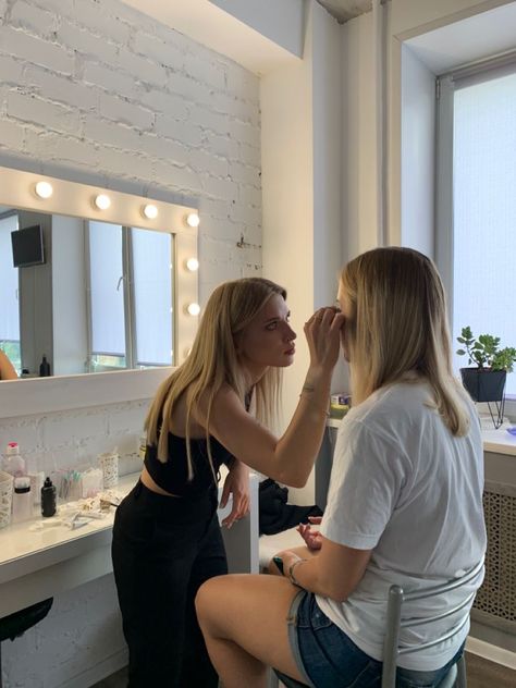 Beaution Work, Makeup Career Aesthetic, Makeup Job Aesthetic, Beauty Guru Aesthetic, Girls Doing Makeup Together, Beauty Career Aesthetic, Beautition Job Aesthetic, Makeup Artist Aesthetic Job, Beauty Jobs Career