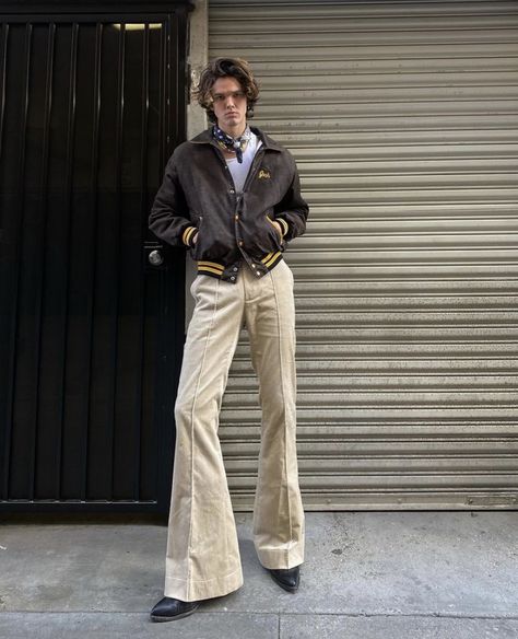 70s Fashion Men, Mode Hippie, 70s Inspired Fashion, 70s Outfits, Mens Outfit Inspiration, Mens Fashion Streetwear, Looks Street Style, Stylish Mens Outfits, Winter Outfit Ideas