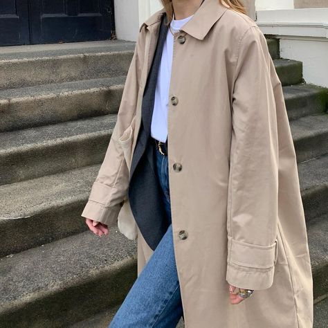 Chloe Hayward on Instagram: “🍨 { Trench is in the H&M sale and I can’t find it online so can’t link it 😢 }” Chloe Hayward, Hm Outfits, Rain Outfit, Rain Coat, Autumn Outfit, Inspiration Mode, Fall Winter Outfits, Parisian Style, Look Cool