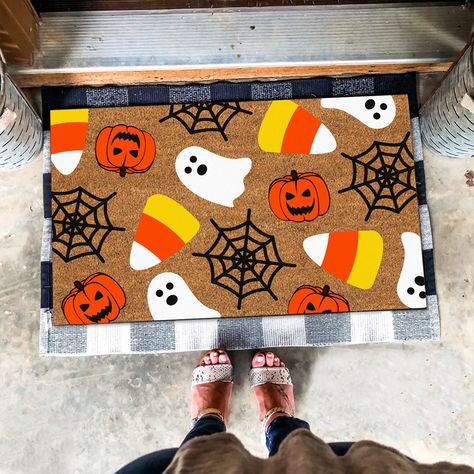 Halloween Doormat, Autumn Doormat, Welcome Mat Halloween Floor Mat, Craft Night Party, Halloween Porch Decor, Halloween Mats, Girls Night Crafts, Door Mat Diy, Halloween Doormat, Fall Doormat, Garage Entry