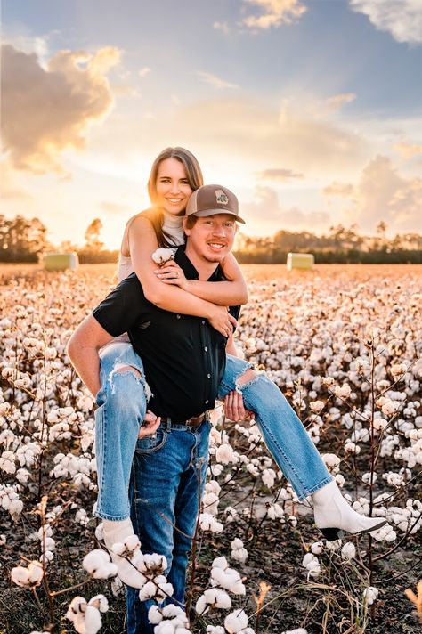 Cotton Feild Pics, Cotton Field Engagement Pictures, Cotton Field Family Pictures, Cotton Field Pictures, Cotton Field Photography, Field Pictures, Field Engagement Photos, Cotton Pictures, Cotton Fields