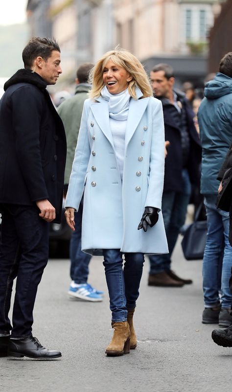 Brigitte Macron wears pale blue coat, skinny jeans and tan suede boots in France. #frenchstyle #brigittemacron #firstlady #fallfashion Pale Blue Coat Outfit, Blue And Tan Outfit, Powder Blue Coat, Pale Blue Coat, Blue Wardrobe, French First Lady, Royalty Family, Louis Vuitton Heels, Tan Outfit