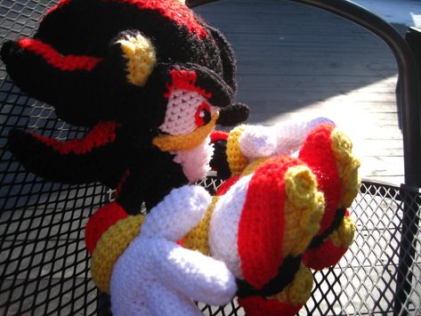 Shadow the Hedgehog Amigurumi by bs-odile Sonic The Hedgehog Halloween Costume, Self Admiration, Sonic Crochet, Character Shadow, Hippie Skater, Crochet Game, Shadow Sonic, Midsize Outfits, Yarn Craft