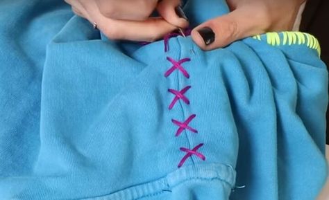 Diy Hoodie Refashion, Stitch Patch, Hoodie Diy, Simple Hand Embroidery Patterns, Hoodie Refashion, Upcycle Clothes Diy, Spring Hoodie, Diy Sweatshirt, Embroidery Hoodie