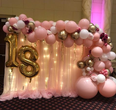 18th Party Ideas, Birthday Decorations At Home, 18th Birthday Decorations, 21st Birthday Decorations, Decoration Balloon, Garland Backdrops, Decorations Balloons, 18th Bday, Rose Gold Party