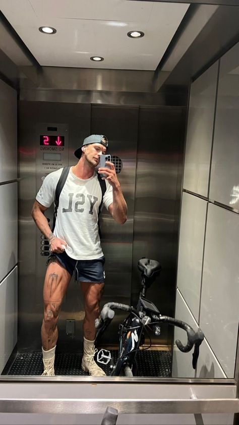 Fitness Lifestyle Aesthetic Men, Mens Gym Fits Aesthetic, Gym Outfit Men Style, Converse Gym Outfit, Mens Gym Outfits, Gym Outfit Men, Fits Aesthetic, Gym Fits, Bike Style