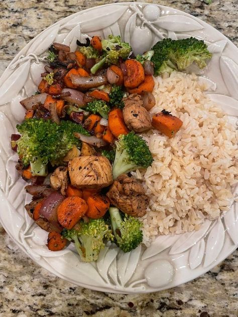 Healthiest Meals Clean Eating, Healthy Food Inspo Clean Eating, Winter Healthy Food, Healthy Girl Dinner, Clean Food Recipes Healthy, Healthy Food Pics, Healthy Yummy Dinners, Warm Lunch Ideas, Dinner Healthy Ideas