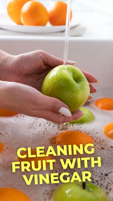 Cleaning Apples With Vinegar, Fruit Vinegar Wash, Fruit Cleaning With Vinegar, Vinegar To Clean Fruit, Vinegar Soak For Fruit, Vinegar Rinse For Fruit, Washing Produce With Vinegar, How To Wash Fruit With Vinegar, Vinegar Wash For Fruit