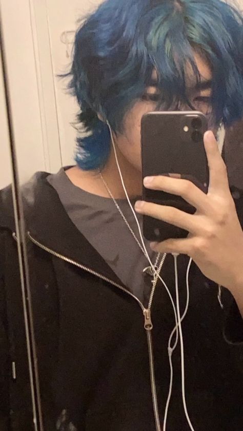 Boys Dyed Hair, Blue Hair Aesthetic, Short Blue Hair, Androgynous Hair, Dyed Hair Inspiration, Hair Inspiration Short, Shot Hair Styles, Fluffy Hair, Dye My Hair