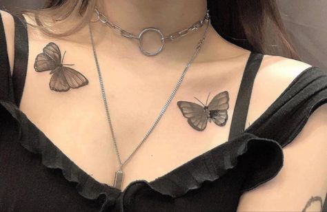 Collarbone Tattoo, Idea Tattoo, Grunge Tattoo, Butterfly Tattoos For Women, Moth Tattoo, Airbrush App, Cute Little Tattoos, Make Tattoo, Collar Bone Tattoo