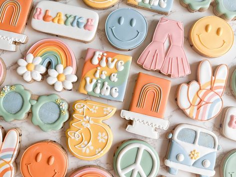 Five Is A Vibe, Baby First Birthday Themes, Groovy One, First Birthday Cookies, Hippie Birthday, 5th Birthday Party Ideas, Girl Bday Party, Baby Birthday Themes, 2nd Birthday Party Themes