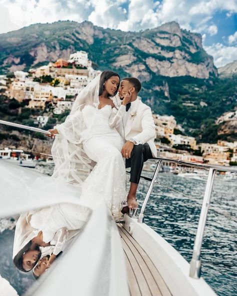 Beautifully captured. ✨️💍❤️. These two amazing souls had such a beautiful union in #Positano, #Italy 🇮🇹 #destinationweddings #Brides #melaninbeauty #weddings #destinationwedding #Groom #italywedding #italyweddings Couple: @g_ellahh @d.e.penn.ii Planner: @sophisticated_weddings_italy Venue: @villamagiapositano Photography: @jao__photography Videography: @dakadavid_ Violinist : @stellagifuni Wedding Celebrant : @carmela_italyweddingcelebrant Weddings Italy, Modern Engagement Photos, Positano Wedding, Wedding Celebrant, Boat Wedding, Como Wedding, Destination Wedding Photos, Photography Couple, Anniversary Photoshoot