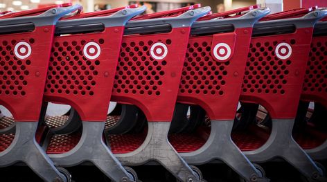 Target is everyone’s favorite place to shop, and these shopping secrets will help you save money and time. Target Hacks, Target Shopping, Mobile Coupon, Plastic Laundry Basket, Free Gift Cards, Shopping Hacks, Last Minute Gifts, Christmas Shopping, Shopping Cart