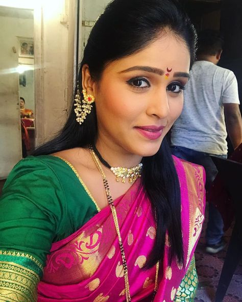 Akshaya Deodhar Akshaya Deodhar, Marathi Actress, Big Bun Hair, Big Bun, Bun Hair, Best Makeup, Happiness Is, Image Collection, Bun Hairstyles