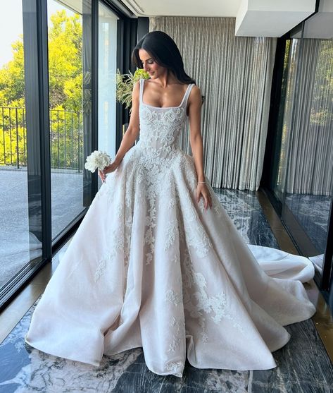 Tight Wedding Dress With Train, Backless Wedding Dress Princess, Princess Wedding Dresses With Straps, Wedding Gown Luxury, Bridgerton White Dress, White Silk Wedding Dress Ball Gown, Wedding Gown Square Neckline, Classy Ball Gown Wedding Dress, Ballgown Corset Wedding Dress