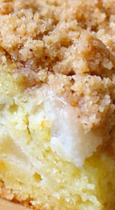 Pear Dump Cake Canned, Canned Pear Desserts, Pear Crumble Cake, Pear Dump Cake, Canned Pear Dessert Recipes, Pear Pie With Crumb Topping, Pear Crumble Recipe Simple, Pear Coffee Cake Recipe, Healthy Pear Crumble