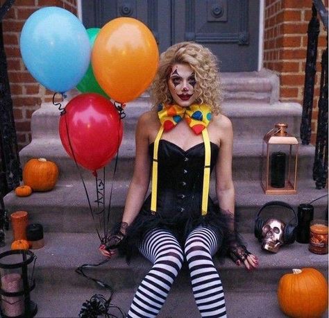 Clown Costume Diy, Circus Halloween Costumes, Creative Halloween Costume Ideas, Scary Clown Costume, Clown Costume Women, Halloween Costume Inspiration, Trending Diy, Ashley James, Clown Halloween Costumes