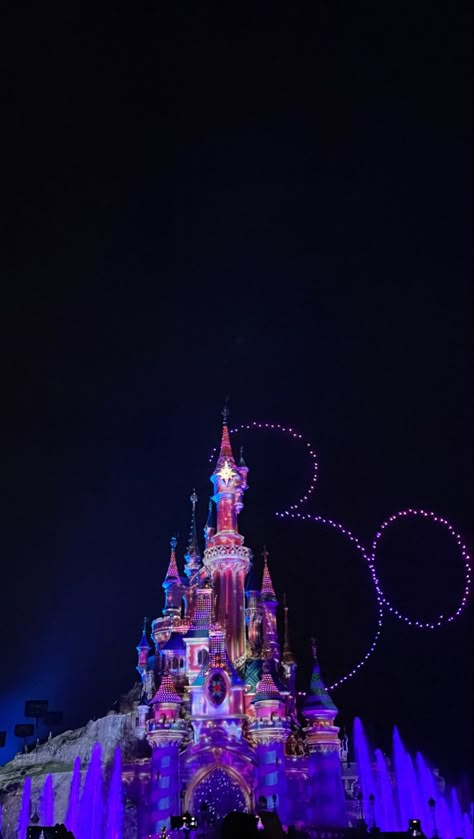 Disney Vibes Aesthetic, Disneyland Wallpaper Aesthetic, Disneyland Wallpaper Iphone, Disneyworld Wallpaper, Disney World Wallpaper, Disneyland Night, Disneyland America, Disney At Night, Disneyland Wallpaper